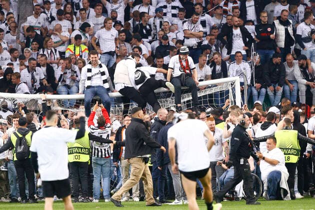 Eintracht Frankfurt v West Ham United UEFA Europa League The Eintracht Frankfurt fans and the Eintracht Frankfurt fans celebrate victory at the end of the UEFA Europa League Semi-Final Second Leg match at the Deutsche Bank Park, Frankfurt Content Not Available For UK Newspapers Copyright: xPaulxChestertonx FIL-16873-0187 UK Newspapers OUT