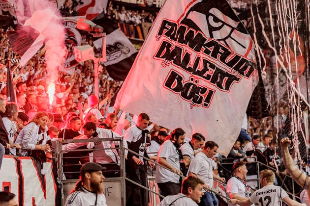 UEFA Europa League, Eintracht Frankfurt vs. West Ham United, Deutsche Bank Park, Frankfurt, 05.05.2022 Eintacht Fans kommen von der Tribüne, Eintracht Frankfurt vs. West Ham United, Frankfurt, Deutsche Bank Park, 5.5.2022 Copyright: xBEAUTIFULxSPORTS Gawlikx