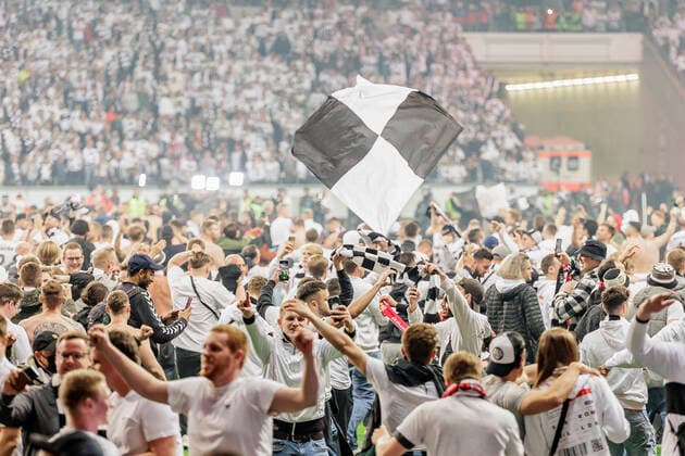 UEFA Europa League, Eintracht Frankfurt vs. West Ham United, Deutsche Bank Park, Frankfurt, 05.05.2022 Total viele Eintracht Fnas auf dem Platz, Eintracht Frankfurt vs. West Ham United, Frankfurt, Deutsche Bank Park, 5.5.2022 Copyright: xBEAUTIFULxSPORTS Gawlikx