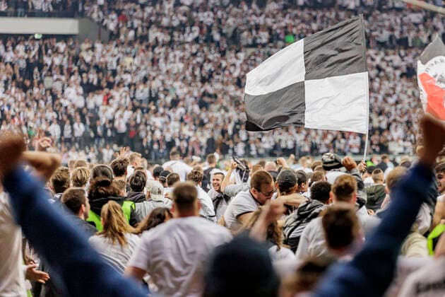 UEFA Europa League, Eintracht Frankfurt vs. West Ham United, Deutsche Bank Park, Frankfurt, 05.05.2022 Eintracht Fans feiern einfach überall, Eintracht Frankfurt vs. West Ham United, Frankfurt, Deutsche Bank Park, 5.5.2022 Copyright: xBEAUTIFULxSPORTS Gawlikx