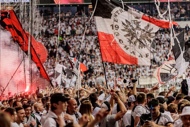 UEFA Europa League, Eintracht Frankfurt vs. West Ham United, Deutsche Bank Park, Frankfurt, 05.05.2022 Viele Eintracht Fans warten auf den Sturm des Platzes, Eintracht Frankfurt vs. West Ham United, Frankfurt, Deutsche Bank Park, 5.5.2022 Copyright: xBEAUTIFULxSPORTS Gawlikx