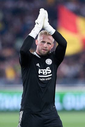 Kasper Schmeichel of Leicester City FC greets his supporters during the UEFA Conference League Semi Final Leg Two match between AS Roma and Leicester City at Stadio Olimpico, Rome, Italy on 5 May 2022. Photo by Giuseppe Maffia. Rome Stadio Olimpico Rome Italy Copyright: xGiuseppexMaffiax SP24-315-077