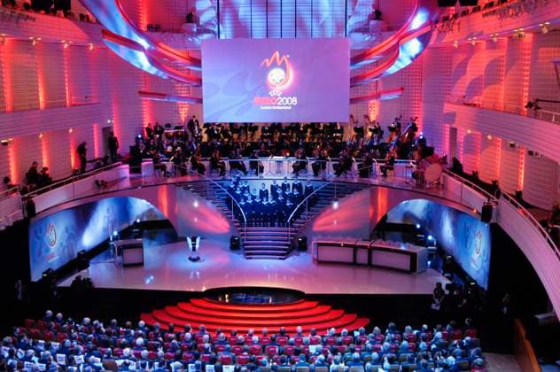 FINAL DRAW ZUR EURO 08 Auslosung der Gruppenspiele für die Fussball-Europameisterschaft 2008 am Sonntag (02.12.07) im Kultur- und Kongresszentrum KKL in Luzern. Auftritt der Wiener Sängerknaben vor der eigentlichen Ziehung. Luzern Lucerne Schweiz Suisse Svizzera Switzerland Copyright: Ex-PressxMarkusxFortex MFO20071202_11