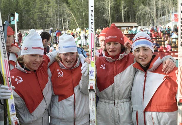 Reztsova, Tikhonova, Nagaikina, Gavrilyuk 556026 28.02.1988 The Soviet team wins the Olympic Games, Olympische Spiele, Olympia, OS in the 4x5 in relay race. Anfisa Reztsova, Tamara Tikhonova, Svetlana Nagaikina and Nina Gavrilyuk at the 15th Winter OIympics (February 13-28) in Calgary. Aleksandr Yakovlev Sputnik Canada  Copyright: xAleksandrxYakovlevx