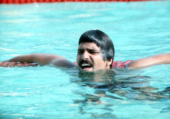 Schwimm - Europameisterschaften in Jönköping (Schweden) 1977 Zu Gast der siebenfache Olympiasieger von München 1972 , Mark Spitz (USA), ließ es sich nicht nehmen das Wettkampfbecken zu testen 18.08.1977