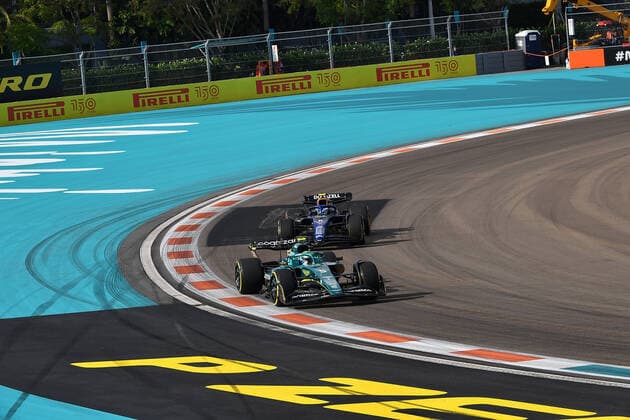 FORMULA 1 CRYPTO.COM MIAMI GRAND PRIX 06.05.2022, Miami International Autodrome, Miami, FORMULA 1 CRYPTO.COM MIAMI GRAND PRIX ,im Bild Sebastian Vettel (DEU), Aston Martin Aramco Cognizant Formula One Team, Nicholas Latifi (CAN), Williams Racing