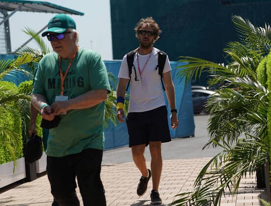 06.05.2022, Miami International Autodrome, Miami, FORMULA 1 CRYPTO.COM MIAMI GRAND PRIX ,im Bild Norbert Vettel, Sebastian Vettel (DEU), Aston Martin Aramco Cognizant Formula One Team (Foto EU-Images) Miami Miami International Autodrome USA