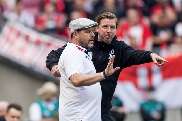 Sport Themen der Woche KW18 1. Fussball Bundesliga; 1. FC Koeln - VfL Wolfsburg; 07.05.2022 Steffen Baumgart (Trainer 1. FC Koeln) und Florian Kohfeldt (Trainer VfL Wolfsburg) unterhalten sich an der Seitenlinie 1. Fussball Bundesliga, 1. FC Koeln - VfL Wolfsburg, Koeln, Rheinenergiestadion DFL REGULATIONS PROHIBIT ANY USE OF PHOTOGRAPHS AS IMAGE SEQUENCES AND OR QUASI-VIDEO. *** 1 Soccer Bundesliga 1 FC Koeln VfL Wolfsburg 07 05 2022 Steffen Baumgart coach 1 FC Koeln and Florian Kohfeldt coach VfL Wolfsburg talk on the sidelines 1 Soccer Bundesliga, 1 FC Koeln VfL Wolfsburg, Koeln, Rheinenergiestadion DFL REGULATIONS PROHIBIT ANY USE OF PHOTOGRAPHS AS IMAGE SEQUENCES AND OR QUASI VIDEO Copyright: xBEAUTIFULxSPORTS Wunderlx