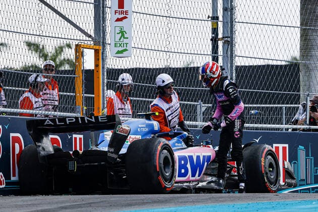 31 OCON Esteban (fra), Alpine F1 Team A522, crash during the Formula 1 Crypto.com Miami Grand Prix 2022, 5th round of the 2022 FIA Formula One World Championship, WM, Weltmeisterschaft on the Miami International Autodrome, from May 6 to 8, 2022 in Miami Gardens, Florida, United States of America - F1 - MIAMI GRAND PRIX 2022 DPPI Panoramic  00122013__DEL9671.JPG_