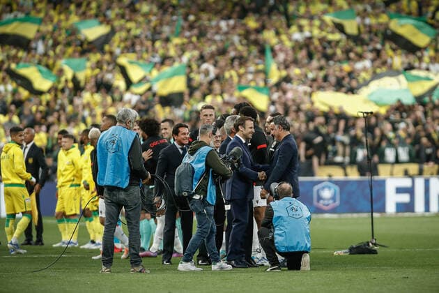 Le President de la Republique, Emmanuel Macron salue les equipes avant le coup d envoi - Christophe Galtier - Entraineur (Nice) FOOTBALL : Finale de la Coupe de France - OGC Nice vs FC Nantes - 07 05 2022 AurelienMorissard Panoramic 