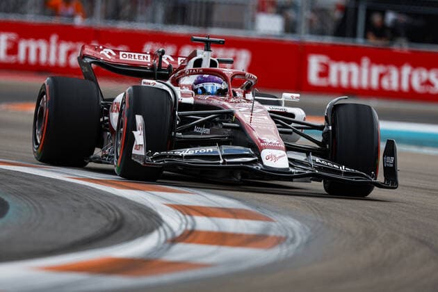 77 BOTTAS Valtteri (fin), Alfa Romeo F1 Team ORLEN C42, action during the Formula 1 Crypto.com Miami Grand Prix 2022, 5th round of the 2022 FIA Formula One World Championship, WM, Weltmeisterschaft on the Miami International Autodrome, from May 6 to 8, 2022 in Miami Gardens, Florida, United States of America - F1 - MIAMI GRAND PRIX 2022 DPPI Panoramic  00122013__DEL9818.JPG_