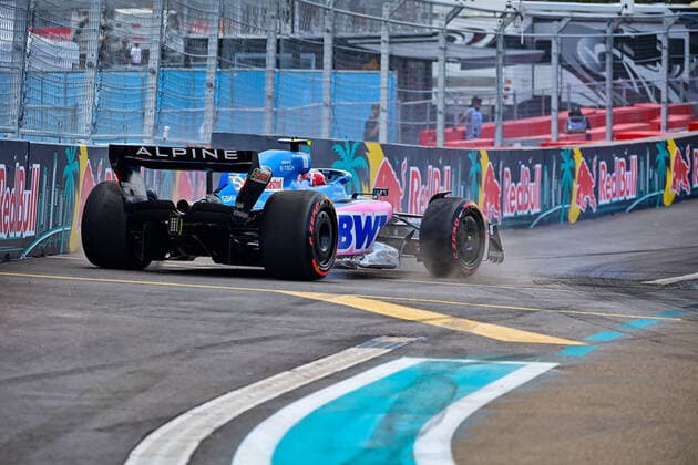 31 OCON Esteban (fra), Alpine F1 Team A522, action crash, accident, during the Formula 1 Crypto.com Miami Grand Prix 2022, 5th round of the 2022 FIA Formula One World Championship, WM, Weltmeisterschaft on the Miami International Autodrome, from May 6 to 8, 2022 in Miami Gardens, Florida, United States of America - F1 - MIAMI GRAND PRIX 2022 DPPI Panoramic MI2_9385