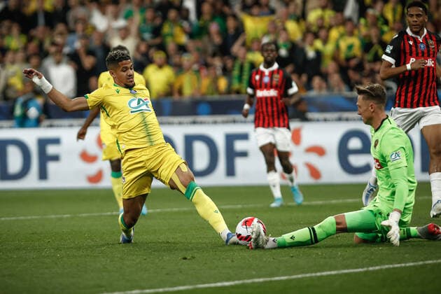 Ludovic Blas (Nantes) vs Marcin Bulka (Nice) FOOTBALL : Finale de la Coupe de France - OGC Nice vs FC Nantes - 07 05 2022 AurelienMorissard Panoramic 