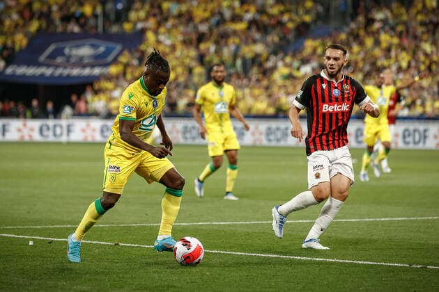 Moses Simon (Nantes) vs Amine Gouiri (Nice) FOOTBALL : Finale de la Coupe de France - OGC Nice vs FC Nantes - 07 05 2022 AurelienMorissard Panoramic 