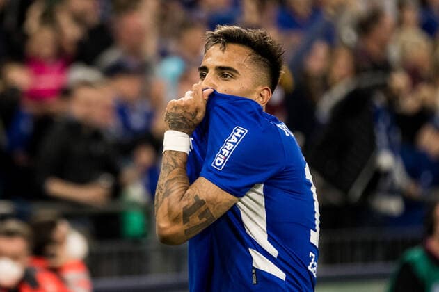 2. Fussball Bundesliga; FC Schalke 04 - FC St. Pauli; 07.05.2022 Rodrigo Zalazar Martinez (FC Schalke 04, 10) trifft zum 3:2 - Jubel 2. Fussball Bundesliga, FC Schalke 04 - FC St. Pauli, Gelsenkirchen, VELTINS-Arena DFL REGULATIONS PROHIBIT ANY USE OF PHOTOGRAPHS AS IMAGE SEQUENCES AND OR QUASI-VIDEO.