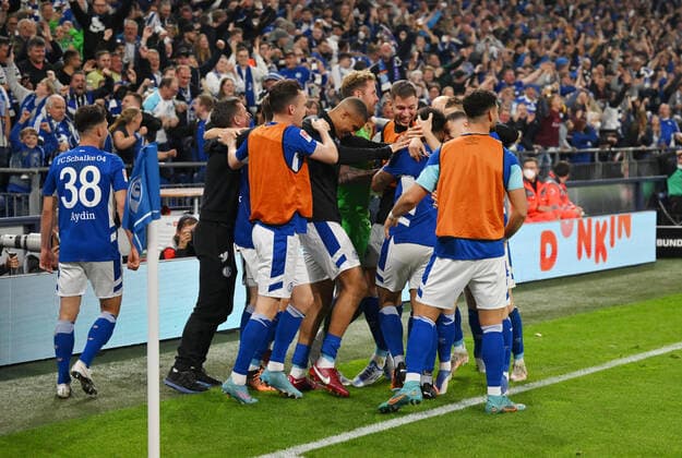 Jubel Schalke 3:2 durch Rodrigo Zalazar (Schalke 04) 07.05.2022, Fussball GER, Saison 2021 2022, 2. Bundesliga, 33. Spieltag, FC Schalke 04 - FC St. Pauli Foto: Maik Hölter TEAM2sportphoto Gelsenkirchen Nordrhein Westfalen Deutschland