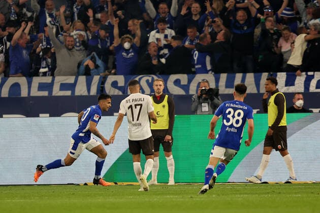 Rodrigo Zalazar (FC Schalke 04) freut sich über sein Tor zum 3:2 beim Spiel der 2. BL (Saison 2021 22) FC Schalke 04 - FC St. Pauli. Copyright: Thomas Pakusch