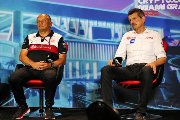 Frederic Vasseur (FRA, Alfa Romeo F1 Team ORLEN), Guenther Steiner (ITA, Haas F1 Team), F1 Grand Prix of Miami at Miami International Autodrome on May 7, 2022 in Miami, United States of America. (Photo by Anthony Rew DPPI via HOCH ZWEI) Miami United States of America