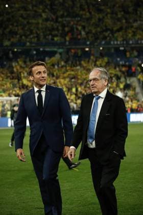 Le President Emmanuel Macron et Noel Le Graet FOOTBALL : Finale de la Coupe de France - OGC Nice vs FC Nantes - 07 05 2022 AurelienMorissard Panoramic 