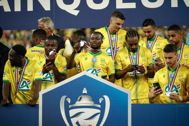 Joie des joueurs de Nantes apres leur victoire en finale contre l OGC Nice - Les joueurs avec leurs medailles FOOTBALL : Finale de la Coupe de France - OGC Nice vs FC Nantes - 07 05 2022 AurelienMorissard Panoramic 