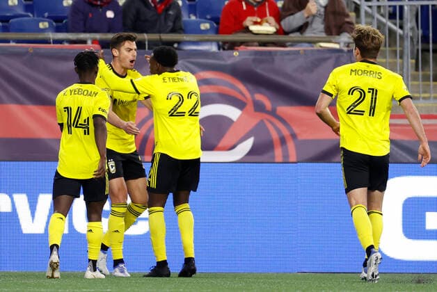 FOXBOROUGH, MA - MAY 07: Teammates congratulate Columbus Crew forward Miguel Berry (27) after his goal during a match between the New England Revolution and the Columbus Crew on May 7, 2022, at Gillette Stadium in Foxborough, Massachusetts. (Photo by Fred Kfoury III Icon Sportswire) SOCCER: MAY 07 MLS, Fussball Herren, USA - Columbus Crew at New England Revolution Icon482220507012