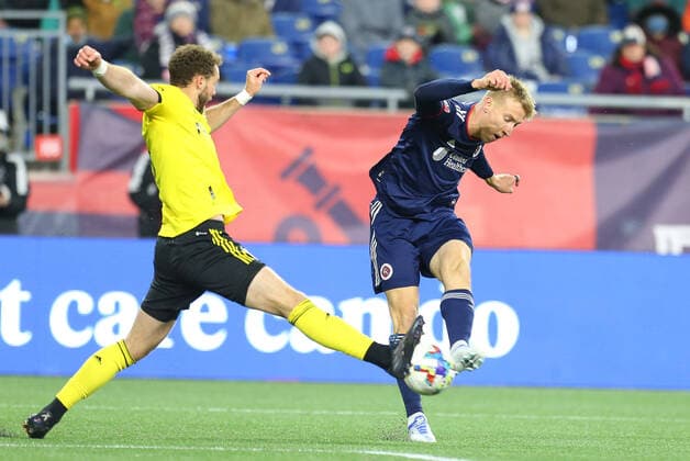 May 7, 2022; Foxborough, MA, USA; New England Revolution forward Adam Buksa (9) and Columbus Crew defender Josh Williams (3) in action during an MLS, Fussball Herren, USA match between Columbus Crew and New England Revolution at Gillette Stadium. CSM Foxborough United States - ZUMAc04_ 20220507_zaf_c04_045 Copyright: xAnthonyxNesmithx