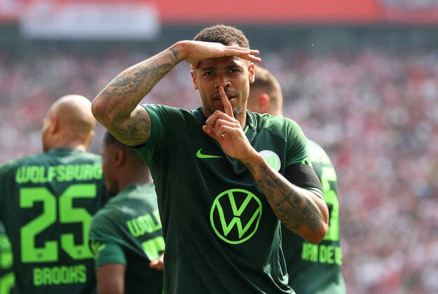 Sport Themen der Woche KW18 Sport Bilder des Tages Köln vs. VfL, 1. BL Köln, 07.05.2022, FUßBALL - 1. FC Köln vs. VfL Wolfsburg, 1. BL, Saison 2021 22. Lukas Nmecha (VfL Wolfsburg) jubelt nach seinem nicht anerkannten Tor zum 0:2 Köln *** Cologne vs VfL, 1 BL Cologne, 07 05 2022, FOOTBALL 1 FC Cologne vs VfL Wolfsburg, 1 BL, season 2021 22 Lukas Nmecha VfL Wolfsburg cheers after his disallowed goal to 0 2 Cologne
