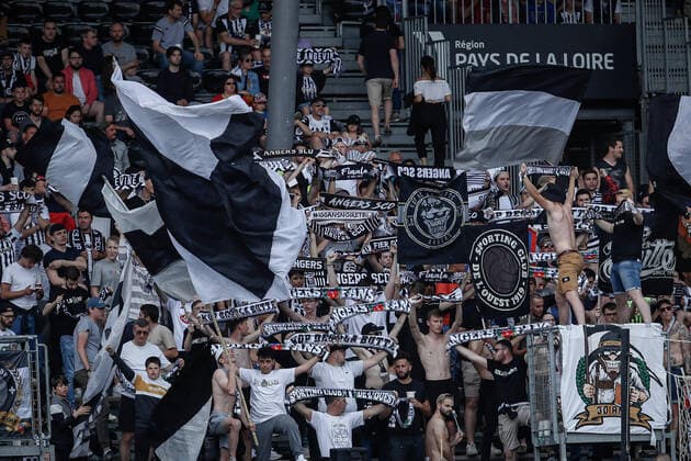 Les supporters de Angers SCO FOOTBALL : Angers SCO vs Bordeaux - Ligue 1 Uberteat - 08 05 2022 AurelienMorissard Panoramic 