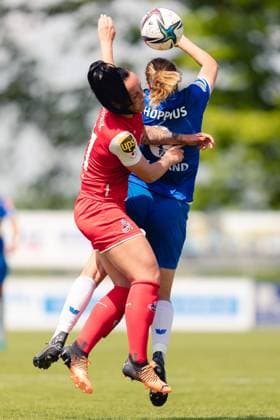 Willstaett, Germany, May 8th 2022: Doerthe Hoppius (9 Sand) and Peggy Kuznik (21 Koeln) clash during the FLYERALARM Frauen-Bundesliga game between SC Sand and 1. FC Koeln at Adams Arena in Willstaett, Germany Dan O Connor SPP FLYERALARM Frauen-Bundesliga - SC Sand v 1. FC Koeln - Adams Arena 