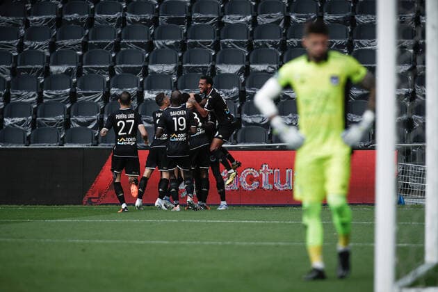 Joie des joueurs de Angers SCO apres le but de Batista Mendy (Angers SCO) FOOTBALL : Angers SCO vs Bordeaux - Ligue 1 Uberteat - 08 05 2022 AurelienMorissard Panoramic 