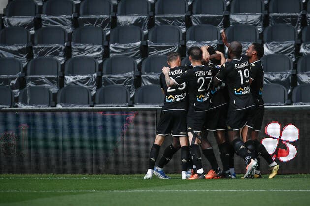 Joie des joueurs de Angers SCO apres le but de Batista Mendy (Angers SCO) FOOTBALL : Angers SCO vs Bordeaux - Ligue 1 Uberteat - 08 05 2022 AurelienMorissard Panoramic 