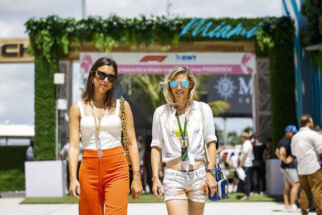 Bottas™ girlfriend Tiffany Cromwell during the Formula 1 Crypto.com Miami Grand Prix 2022, 5th round of the 2022 FIA Formula One World Championship, WM, Weltmeisterschaft on the Miami International Autodrome, from May 6 to 8, 2022 in Miami Gardens, Florida, United States of America - F1 - MIAMI GRAND PRIX 2022 - RACE DPPI Panoramic  00122014__DEL0222.JPG_
