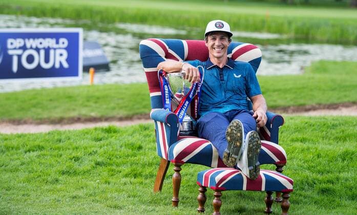 Bilder des Jahres 2022, Sport 05 Mai Sport Themen der Woche KW18 Sport Bilder des Tages Mandatory Credit: Photo by Sandra Mailer Shutterstock (12917362c) Denmarks Thorbjorn Olesen celebrates and relaxes in style after winning The British Masters at The Belfry England Betfred British Masters, Round 4, Golf, The Belfry, Sutton Coldfield, Birmingham, UK - 08 May 2022 Hosted by Danny Willett Betfred British Masters, Round 4, Golf, The Belfry, Sutton Coldfield, Birmingham, UK - 08 May 2022  Copyright: xSandraxMailer Shutterstockx 12917362c