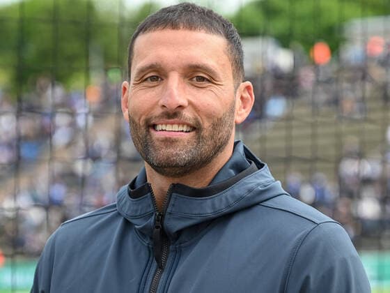 2 Herzen schlagen in der Brust von Kevin Kuranyi, der zu Besuch beim Finale ist. FC Schalke 04 U17, U 17 vs. VfB Stuttgart U17, Fussball, Finale um die Deutsche Meisterschaft der B-Junioren, Saison 2021 2022, 08.04.2022 FC Schalke 04 U17 vs. VfB Stuttgart U17, Fussball, Finale Deutsche Meisterschaft B-Junioren, Saison 2021 2022, 08.04.2022 Gelsenkirchen Copyright: xEibner-Pressefotox EP_THR
