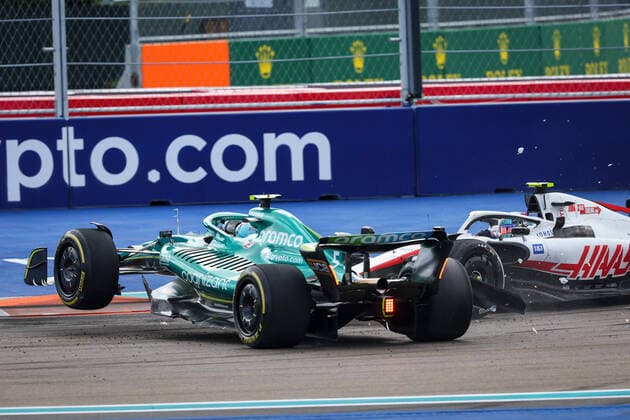 Sport Bilder des Tages 47 SCHUMACHER Mick (ger), Haas F1 Team VF-22 Ferrari, action with 05 VETTEL Sebastian (ger), Aston Martin F1 Team AMR22, crash, accident, during the Formula 1 Crypto.com Miami Grand Prix 2022, 5th round of the 2022 FIA Formula One World Championship, WM, Weltmeisterschaft on the Miami International Autodrome, from May 6 to 8, 2022 in Miami Gardens, Florida, United States of America - F1 - MIAMI GRAND PRIX 2022 - RACE DPPI Panoramic GOOD1175