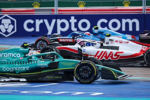 47 SCHUMACHER Mick (ger), Haas F1 Team VF-22 Ferrari, action with 05 VETTEL Sebastian (ger), Aston Martin F1 Team AMR22, crash, accident, during the Formula 1 Crypto.com Miami Grand Prix 2022, 5th round of the 2022 FIA Formula One World Championship, WM, Weltmeisterschaft on the Miami International Autodrome, from May 6 to 8, 2022 in Miami Gardens, Florida, United States of America - F1 - MIAMI GRAND PRIX 2022 - RACE DPPI Panoramic GOOD1209
