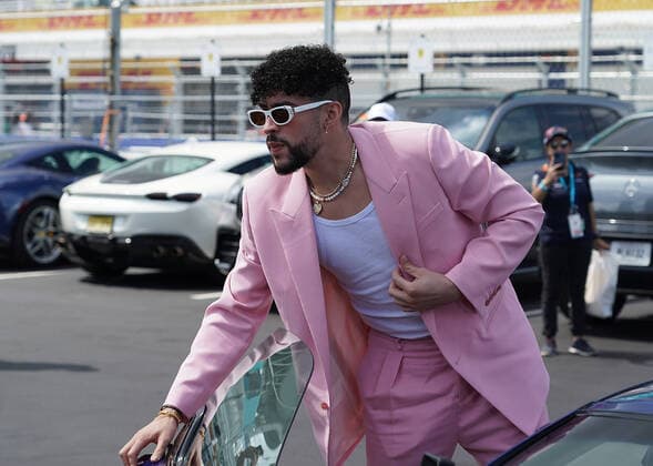 FORMULA 1 CRYPTO.COM MIAMI GRAND PRIX 08.05.2022, Miami International Autodrome, Miami, FORMULA 1 CRYPTO.COM MIAMI GRAND PRIX ,im Bild Benito Antonio Martinez Ocasio, bekannt unter seinem Künstlernamen Bad Bunny, ist ein aus Puerto Rico stammender Latin-Rap- und Reggaeton-Sänger.