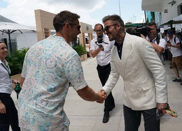 FORMULA 1 CRYPTO.COM MIAMI GRAND PRIX 08.05.2022, Miami International Autodrome, Miami, FORMULA 1 CRYPTO.COM MIAMI GRAND PRIX ,im Bild Fussballstar David Beckham mit Jenson Button