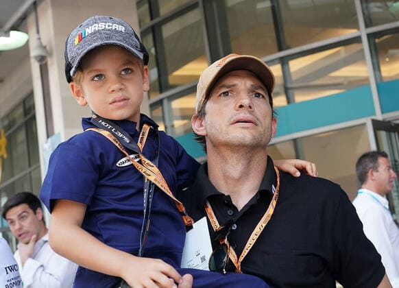 Sport Bilder des Tages FORMULA 1 CRYPTO.COM MIAMI GRAND PRIX 08.05.2022, Miami International Autodrome, Miami, FORMULA 1 CRYPTO.COM MIAMI GRAND PRIX ,im Bild Schauspieler Ashton Kutscher