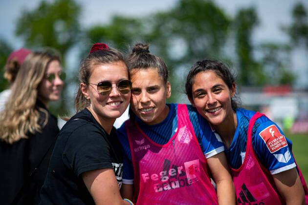 Dominique Bruinenberg (SC Sand), Noemi Gentile (SC Sand), Fatma Sakar (SC Sand), GER, SC Sand vs. FC Koeln, Flyeralarm Frauen Bundesliga, 21. Spieltag, 08.05.2022, Spielzeit 2021 2022 GER, SC Sand vs. FC Koeln, Flyeralarm Frauen Bundesliga, 21. Spieltag, 08.05.2022, Spielzeit 2021 2022 Copyright: xEibner Memmlerx EP_MMR