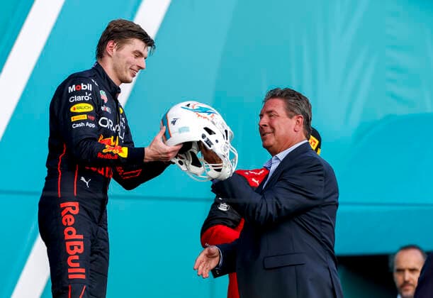 1 Max Verstappen (NLD, Oracle Red Bull Racing), Dan Marino, F1 Grand Prix of Miami at Miami International Autodrome on May 8, 2022 in Miami, United States of America. (Photo by HOCH ZWEI) Miami United States of America
