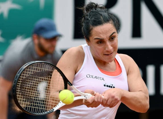 May 9, 2022, ROME: Martina Trevisan of Italy in action against Shuai Zhang of China during their women s singles first round match at the Italian Open tennis tournament in Rome, Italy, 09 May 2021. ANSA ETTORE FERRARI Italian Open tennis tournament  - ZUMAa110 20220509_zaf_a110_014 Copyright: xEttorexFerrarix