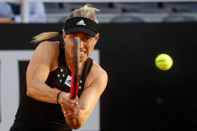 May 9, 2022, ROME, ITALY: Angelique Kerber of Germany in action against Coco Gauff of US, during their women™s singles first round match at the Italian Open tennis tournament in Rome, Italy, 9 May 2022..ANSA FABIO FRUSTACI ROME ITALY - ZUMAa110 20220509_zaf_a110_037 Copyright: xFabioxFrustacix