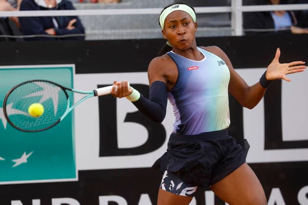 May 9, 2022, ROME, ITALY: Coco Gauff of US in action against Angelique Kerber of Germany, during their women™s singles first round match at the Italian Open tennis tournament in Rome, Italy, 9 May 2022..ANSA FABIO FRUSTACI ROME ITALY - ZUMAa110 20220509_zaf_a110_038 Copyright: xFabioxFrustacix