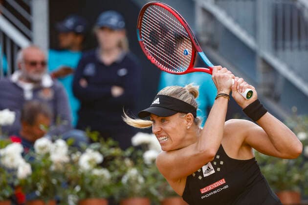 Sport Themen der Woche KW19 Sport Bilder des Tages May 9, 2022, ROME, ITALY: Angelique Kerber of Germany in action against Coco Gauff of US, during their women™s singles first round match at the Italian Open tennis tournament in Rome, Italy, 9 May 2022..ANSA FABIO FRUSTACI ROME ITALY - ZUMAa110 20220509_zaf_a110_039 Copyright: xFabioxFrustacix