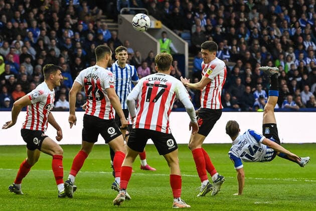 Sky Bet League 1 1 Playoff semi-final second leg Sheffield Wednesday v Sunderland George Byers 14 of Sheffield Wednesday shoots on goal but its saved by Anthony Patterson 20 of Sunderland Copyright: xCraigxThomas NewsxImagesx