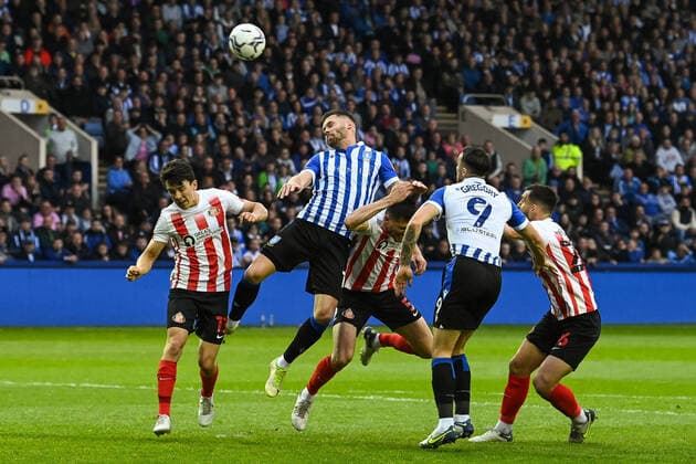 Sky Bet League 1 1 Playoff semi-final second leg Sheffield Wednesday v Sunderland Harlee Dean 16 of Sheffield Wednesday wins a header on goal Copyright: xCraigxThomas NewsxImagesx