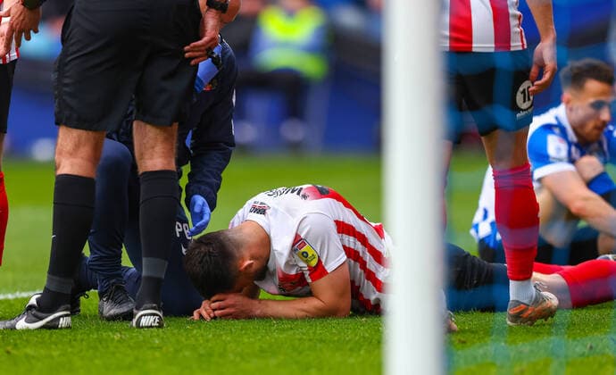 Sheffield Wednesday v Sunderland Sky Bet League 1 Jordan Willis of Sunderland lies down injured during the Sky Bet League 1 Play-off Second Leg match at Hillsborough, Sheffield Content Not Available For UK Newspapers Copyright: xAndyxSumnerx FIL-16894-0026 UK Newspapers OUT