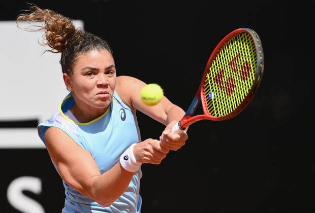 May 10, 2022, ROME: Jasmine Paolini of Italy in action against Jil Teichmann of Switzerland during their women s singles first round match at the Italian Open tennis tournament in Rome, Italy, 10 May 2022. ANSA ETTORE FERRARI Italian Open tennis tournament  - ZUMAa110 20220510_zaf_a110_009 Copyright: xEttorexFerrarix