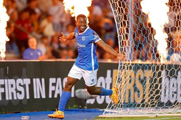 Sport Bilder des Tages GENK, BELGIUM - MAY 10 : Cuesta Carlos defender of KRC Genk celebrates after scoring during the Jupiler Pro League Europe Play-Off 2 match between Krc Genk and Sporting Charleroi on May 10, 2022 in Genk, Belgium, 10 05 2022 ( Krc Genk v Sporting Charleroi - Jupiler Pro League Europe Play-Off PhotoNews Panoramic 